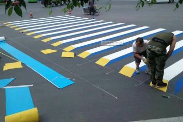 什么叫道路防滑標(biāo)線-彩色防滑標(biāo)線施工視頻講解